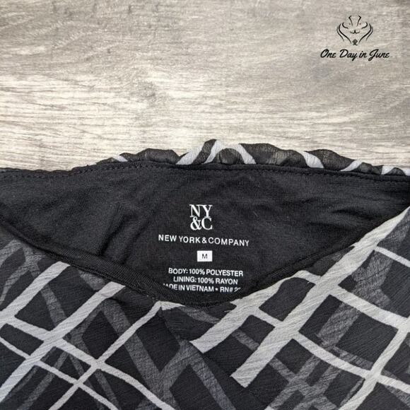 New York & Company Sheer Layered Tank Top Size M - Picture 2 of 5